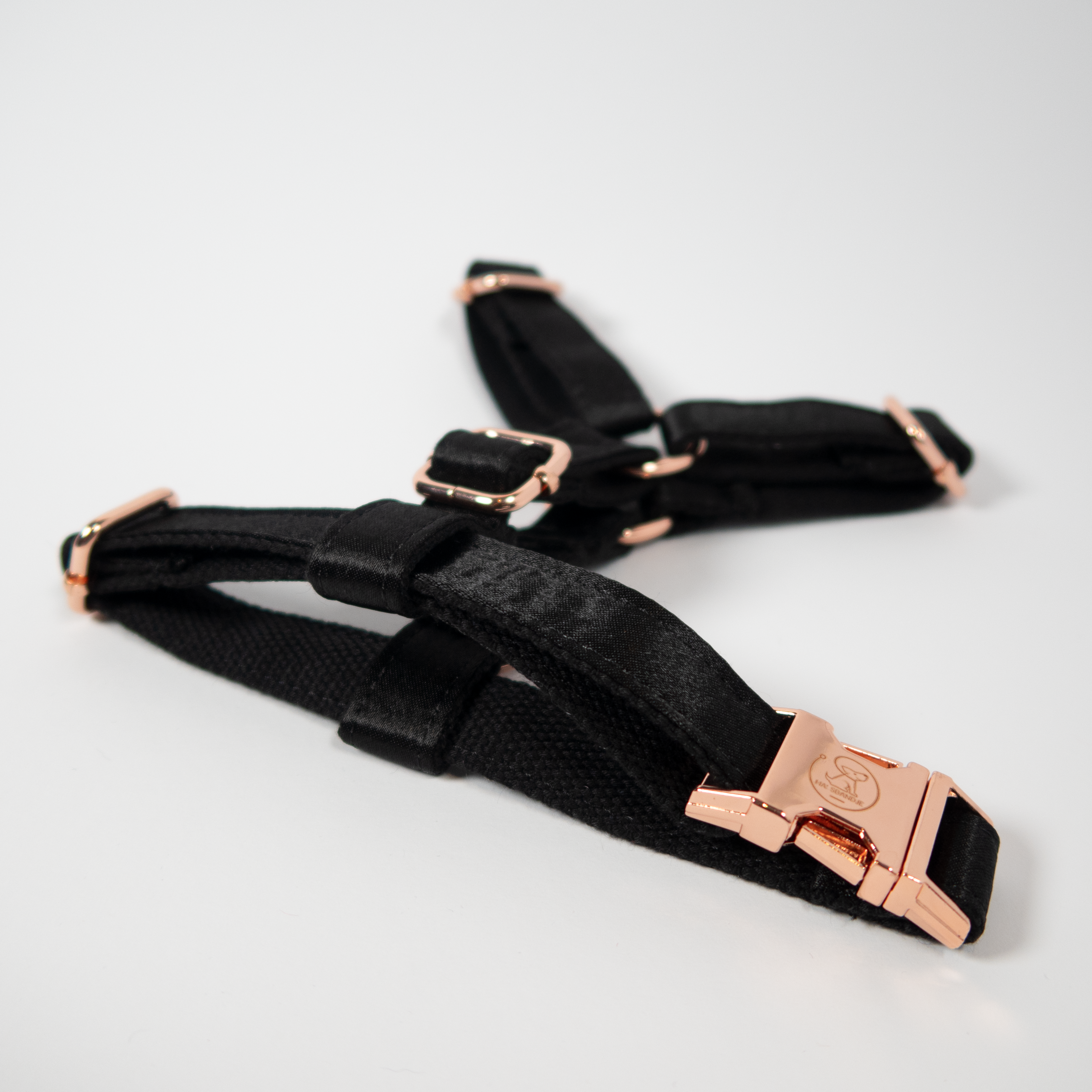 Elegant Black Tuigje